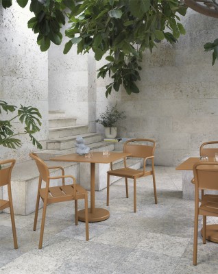 Linear Steel Café